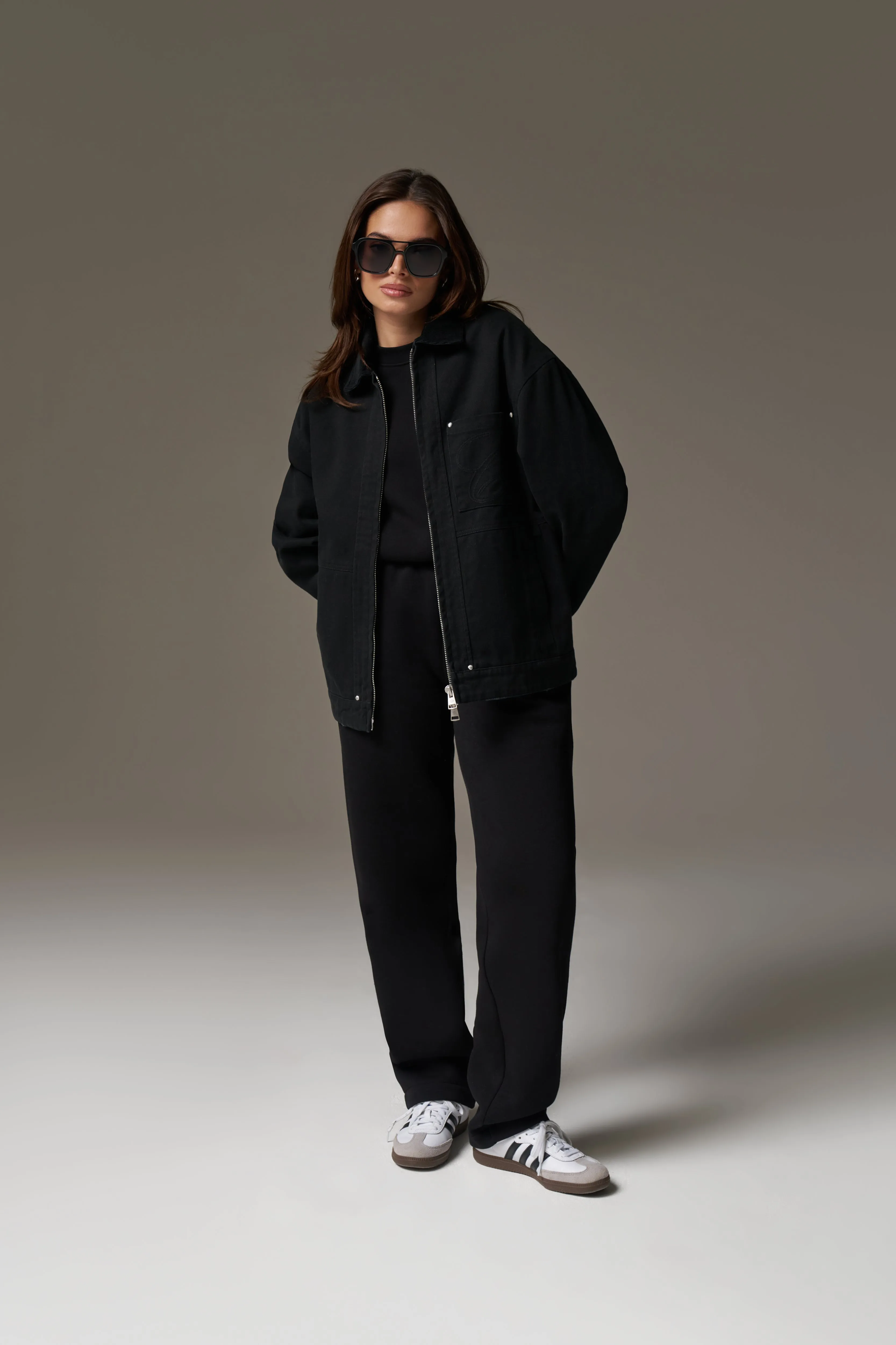 EMBROIDERED CREST RELAXED JOGGERS - BLACK