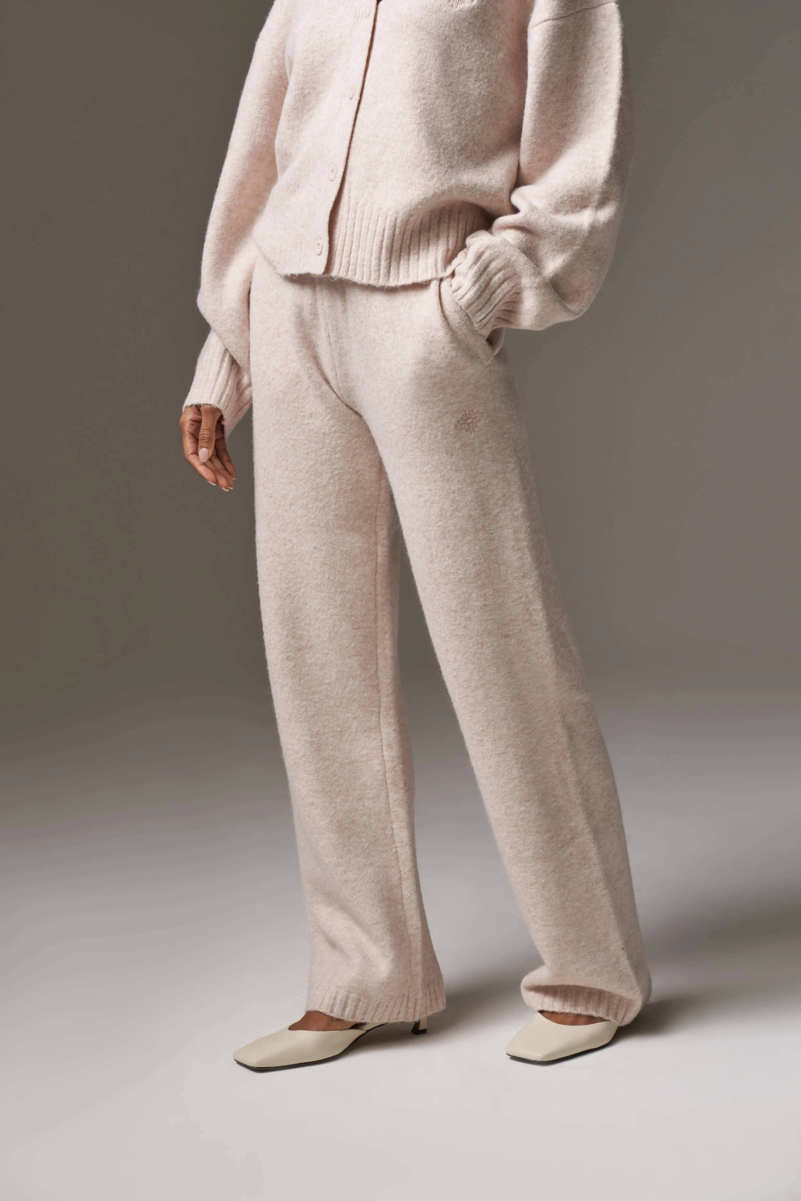 FLUFFY EMBLEM EMBROIDERED JOGGER - PINK