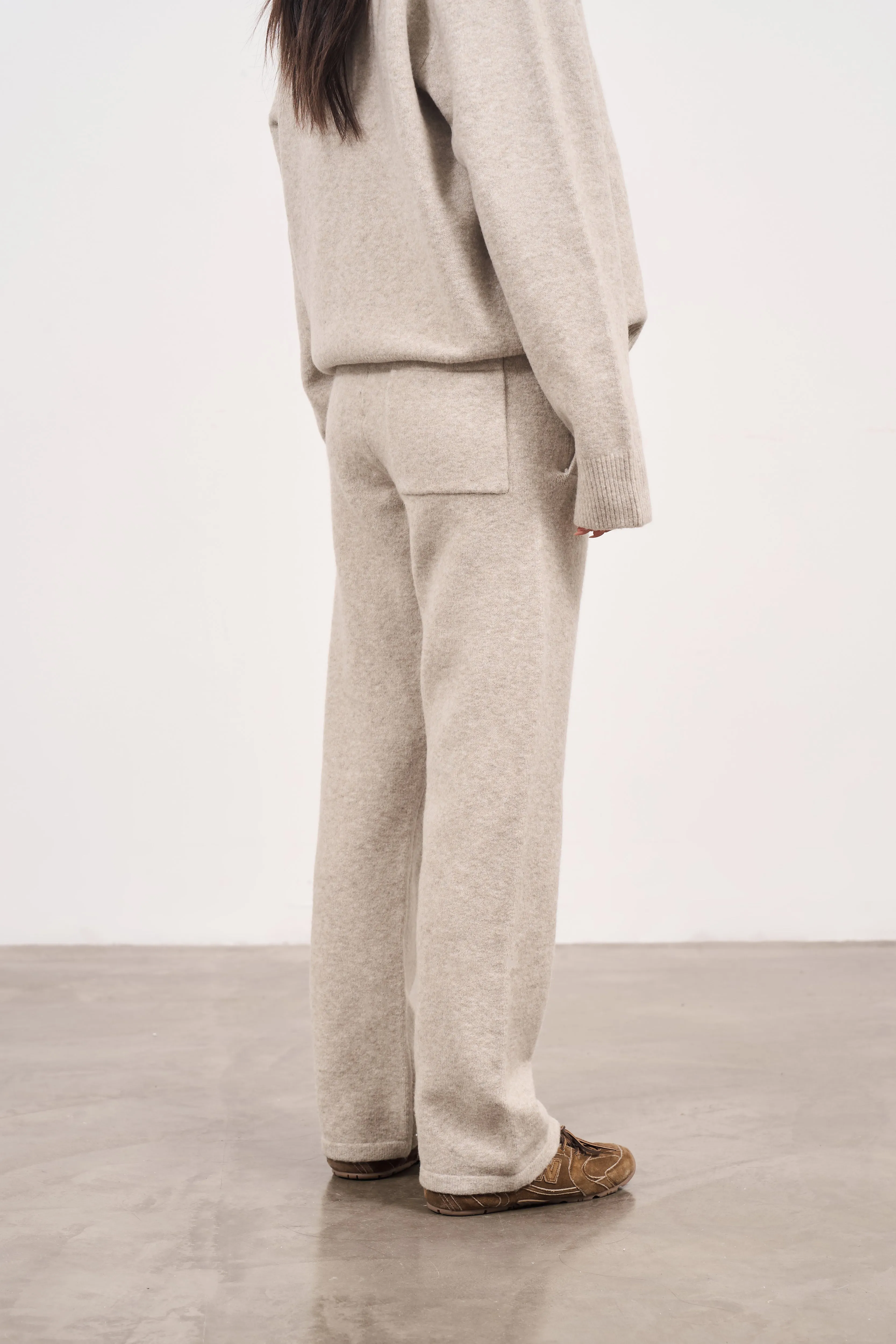 FLUFFY EMBLEM KNITTED JOGGERS - BEIGE