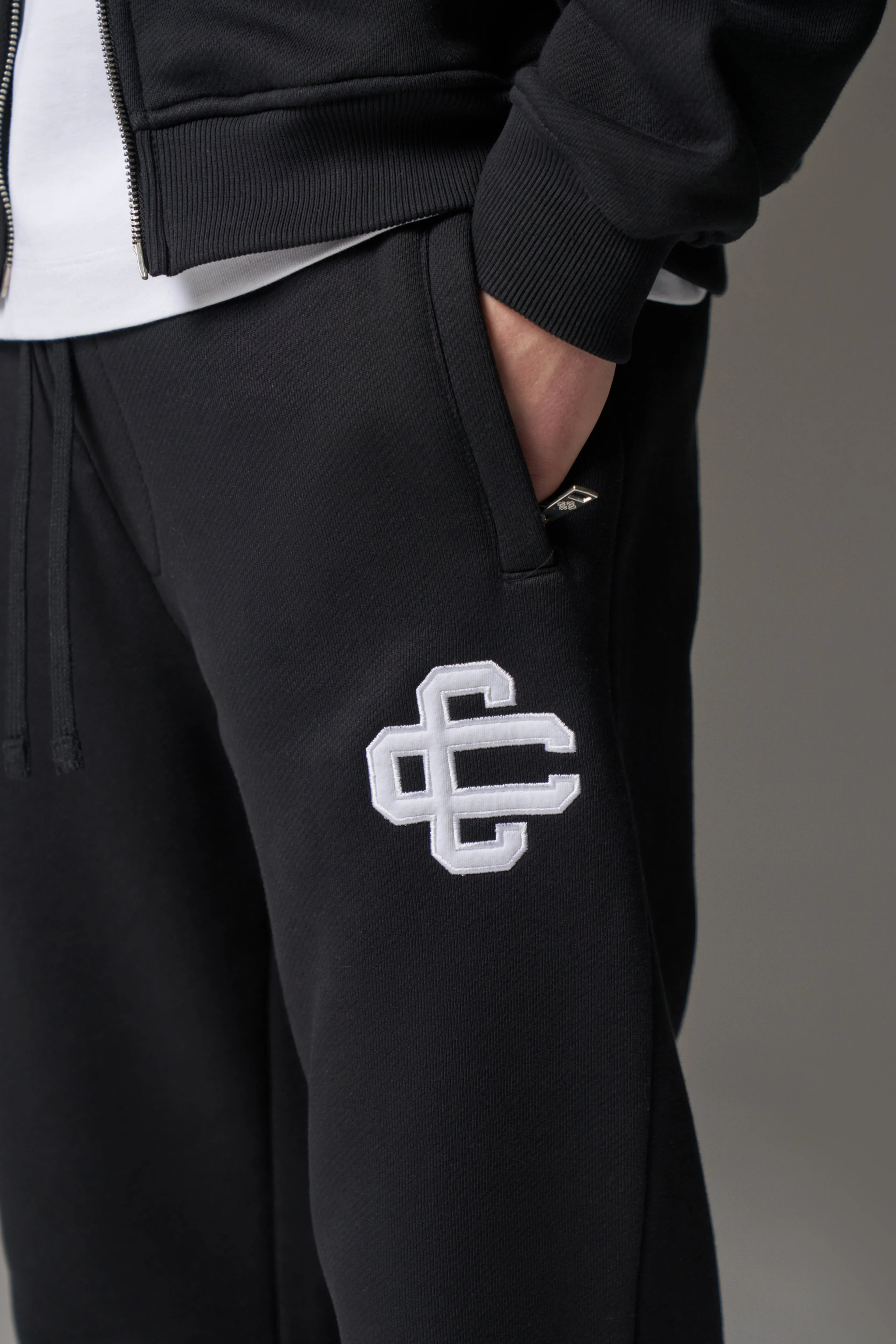 HEAVYWEIGHT EMBLEM APPLIQUE JOGGERS - BLACK