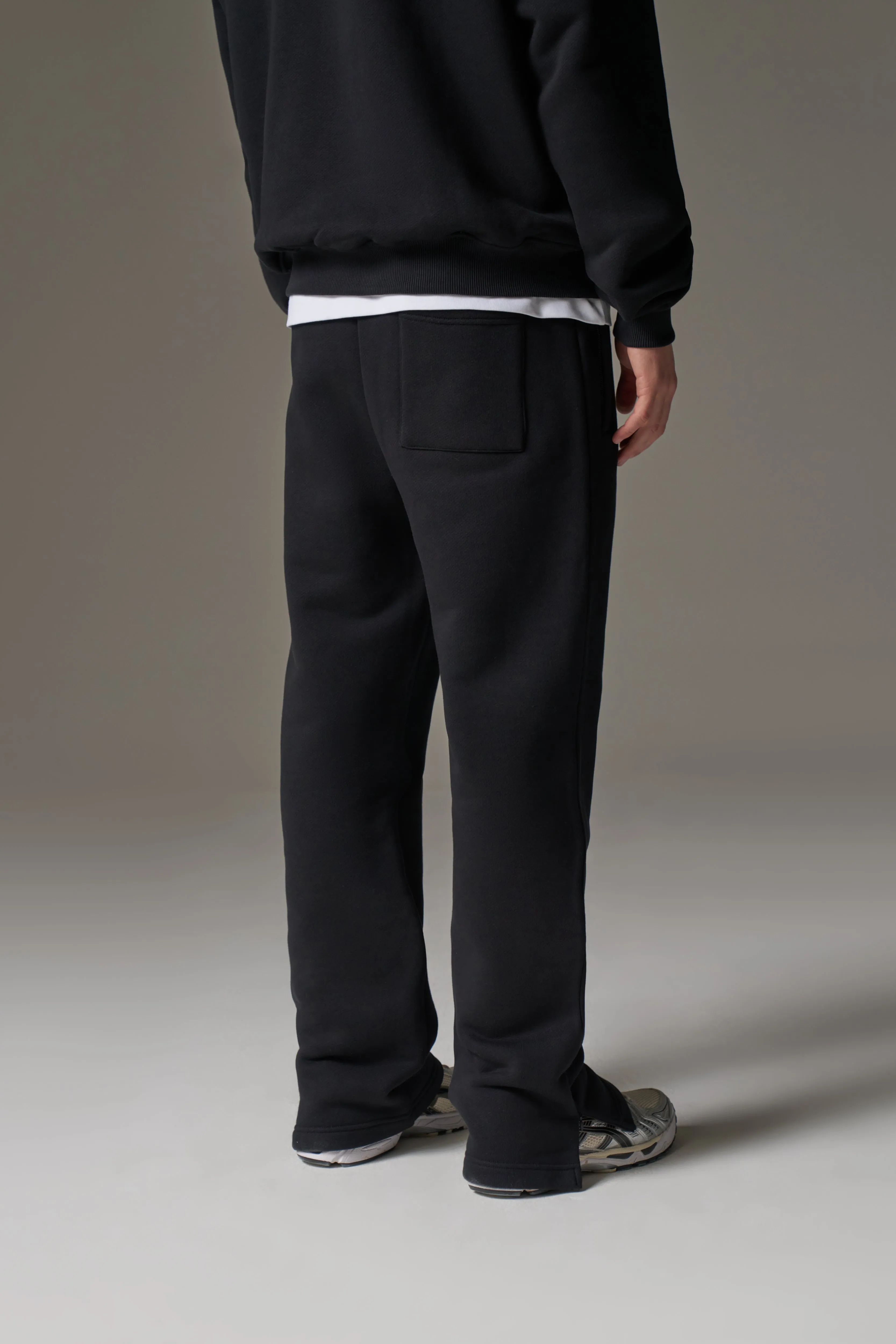 HEAVYWEIGHT EMBLEM APPLIQUE JOGGERS - BLACK