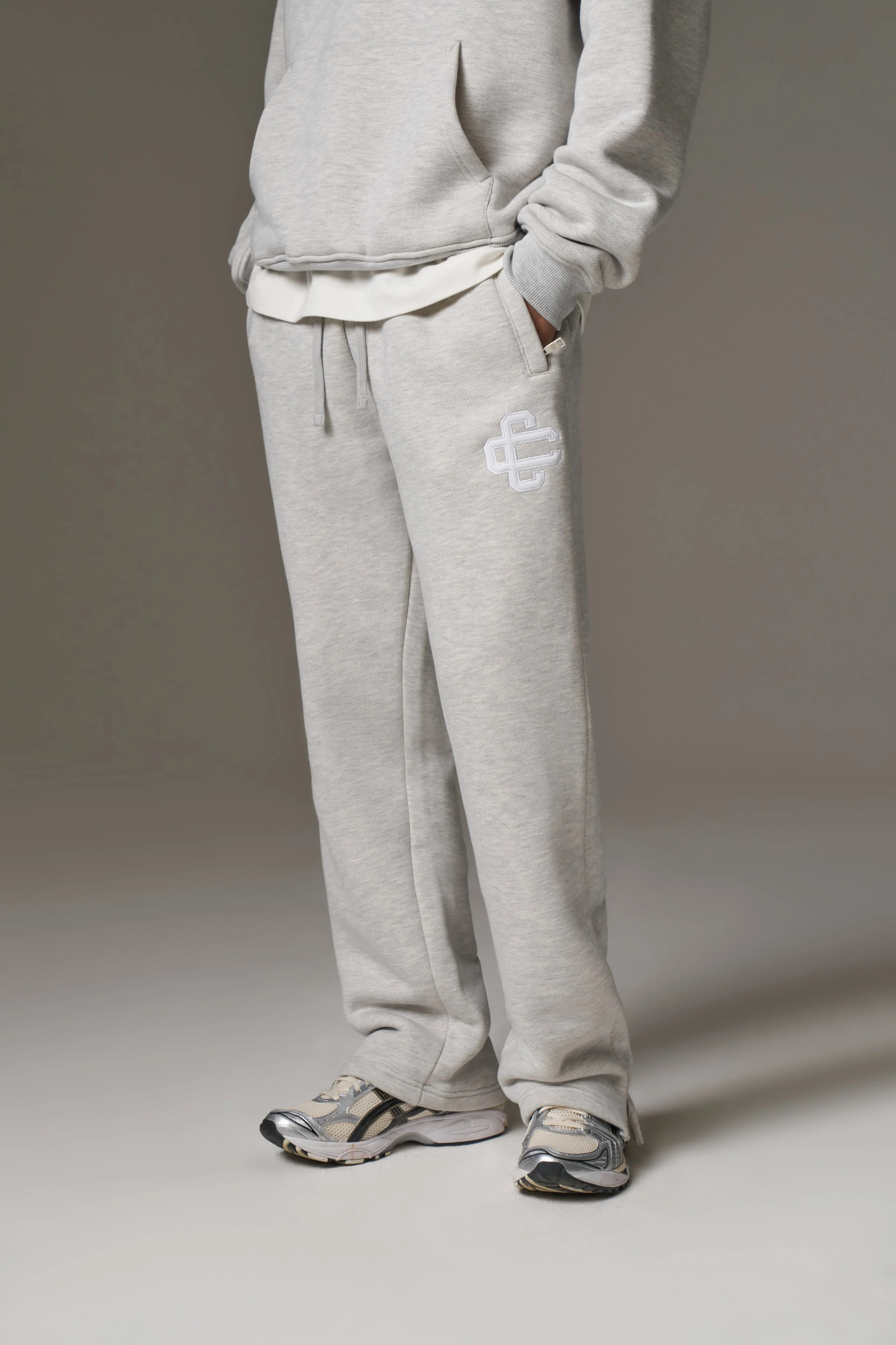 HEAVYWEIGHT EMBLEM APPLIQUE JOGGERS - GREY MARL