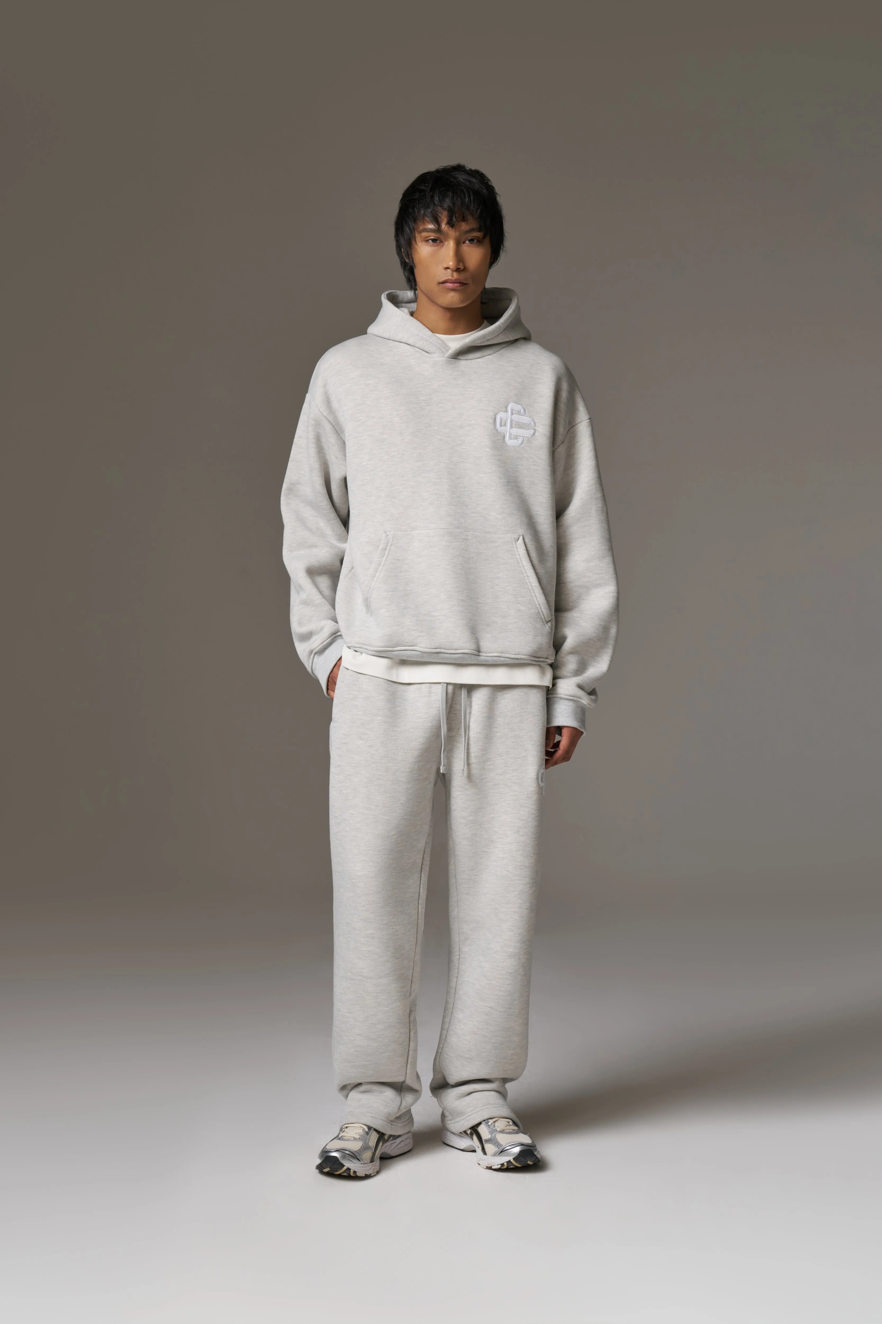 HEAVYWEIGHT EMBLEM APPLIQUE JOGGERS - GREY MARL