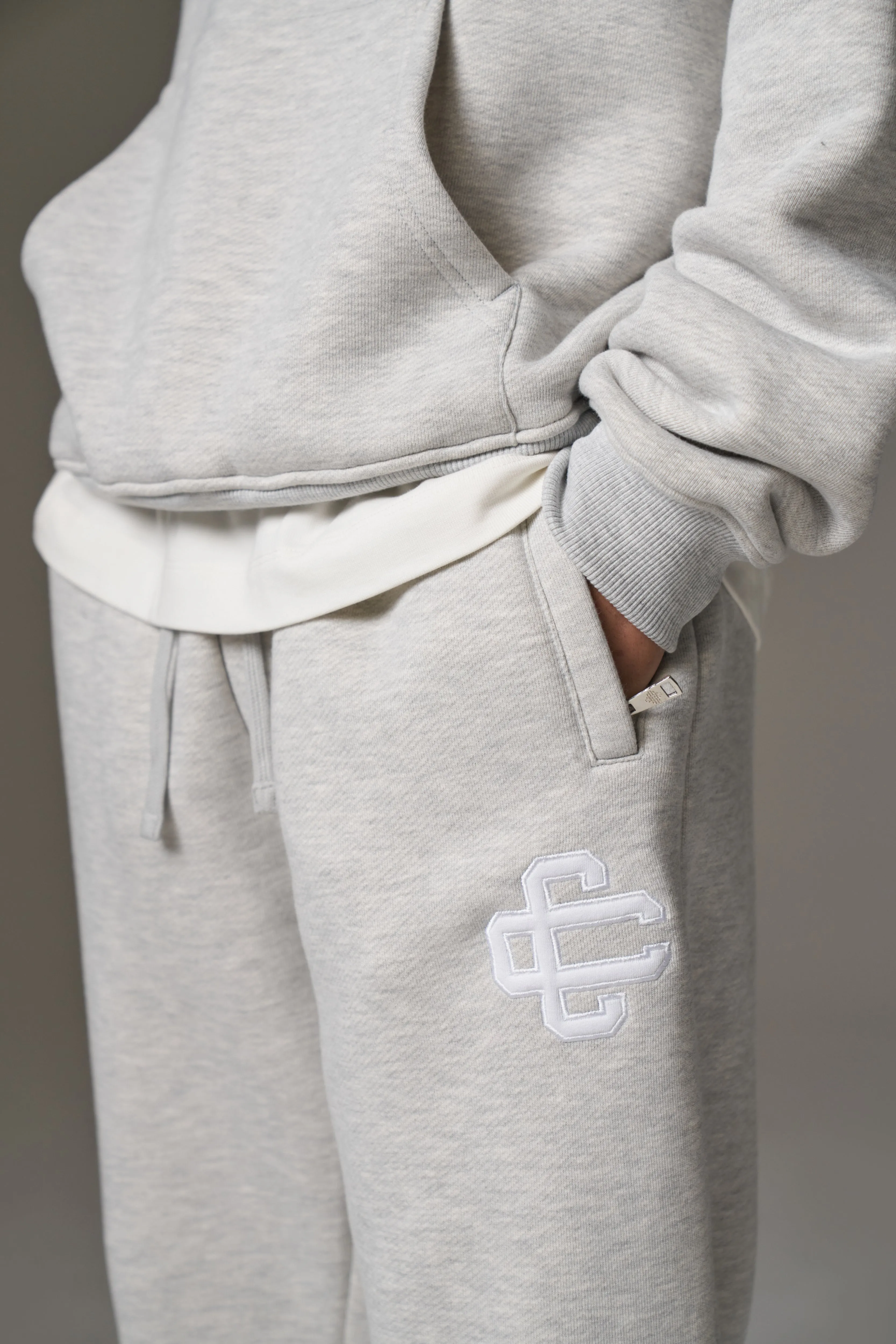 HEAVYWEIGHT EMBLEM APPLIQUE JOGGERS - GREY MARL