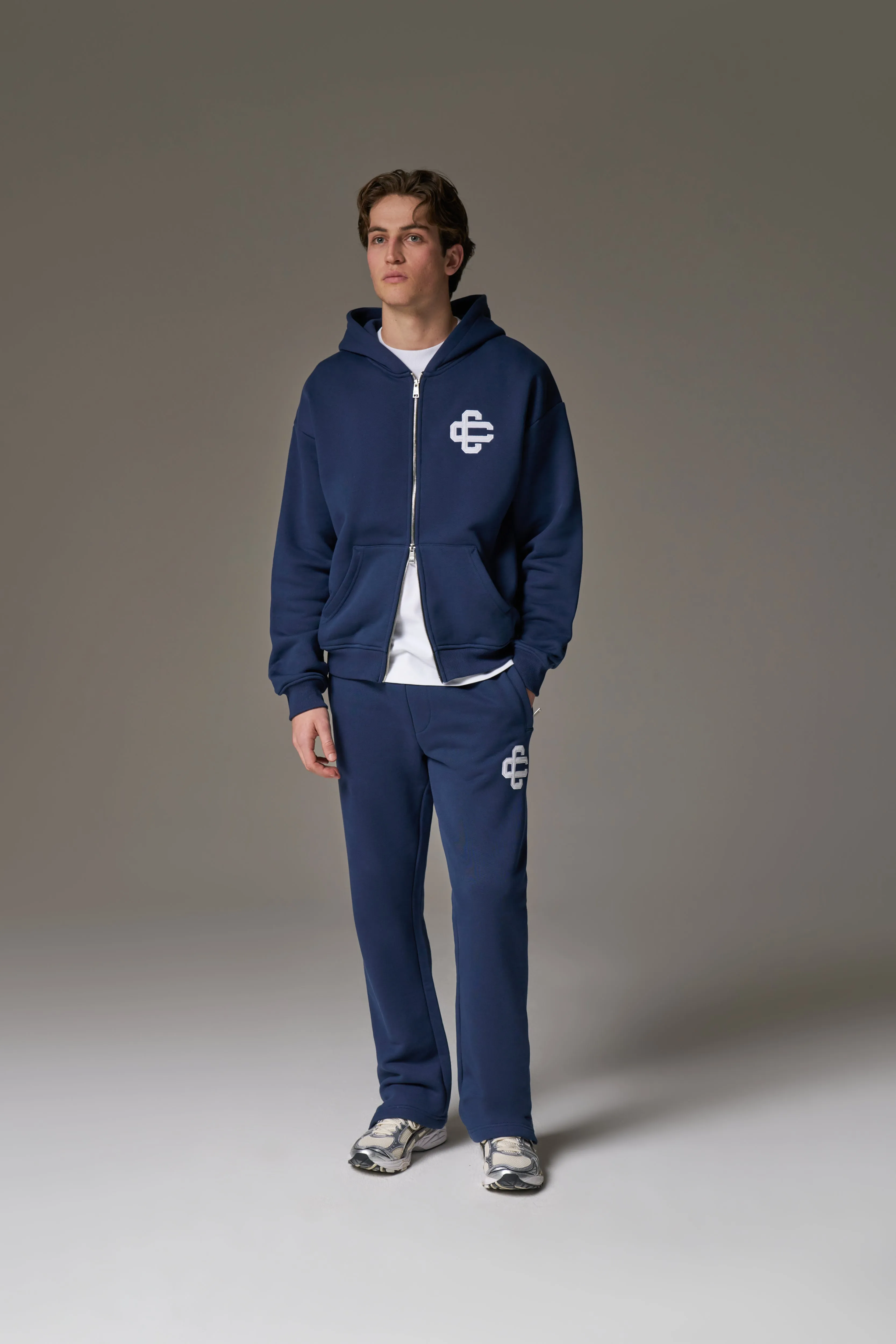 HEAVYWEIGHT EMBLEM APPLIQUE JOGGERS - NAVY