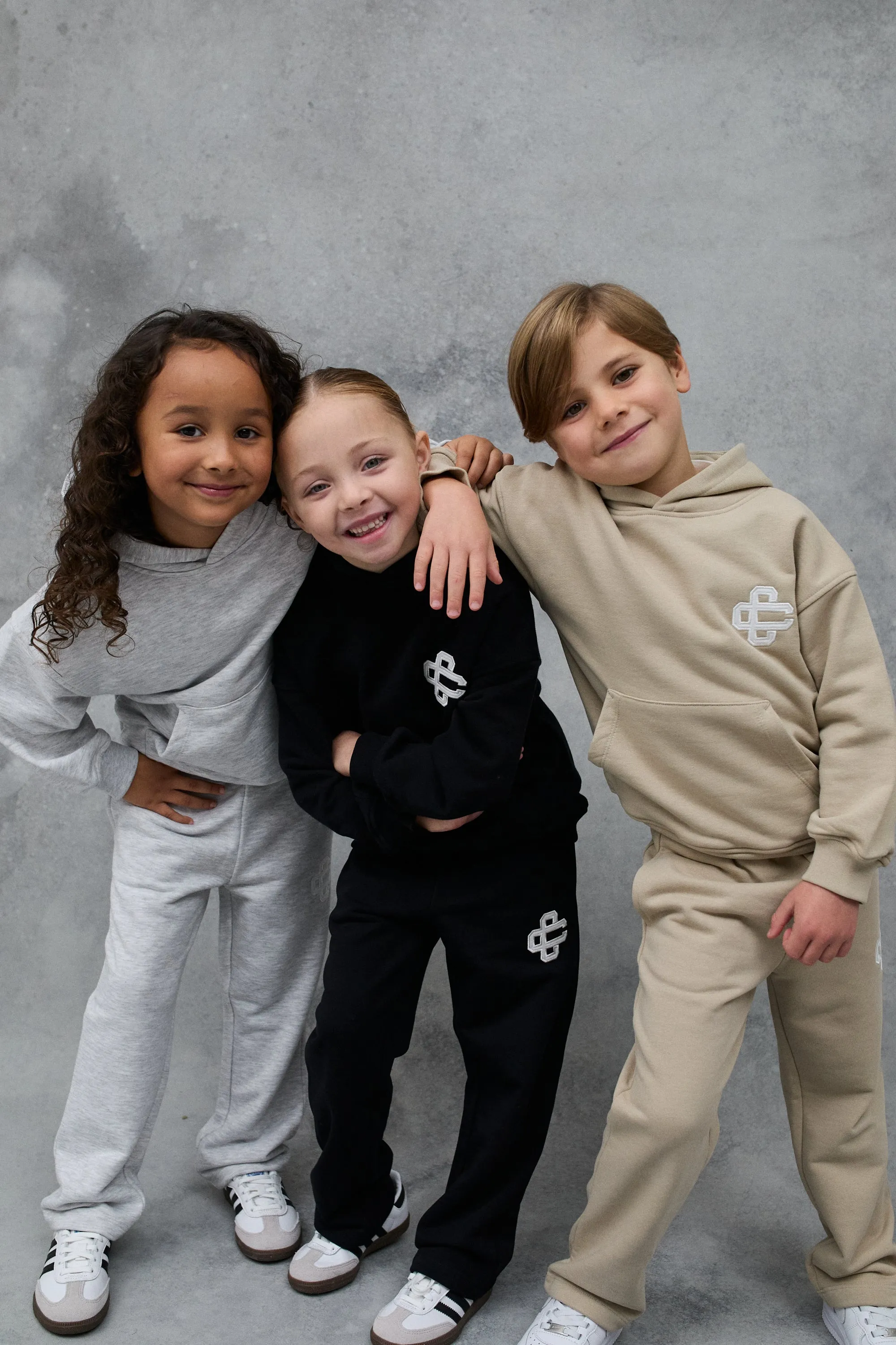 JNR EMBLEM APPLIQUE JOGGERS - BLACK