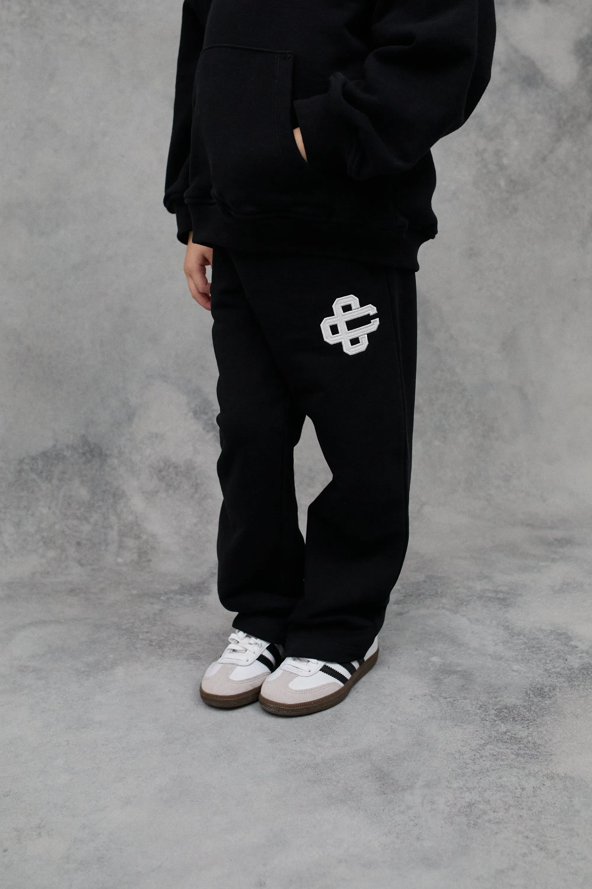 JNR EMBLEM APPLIQUE JOGGERS - BLACK