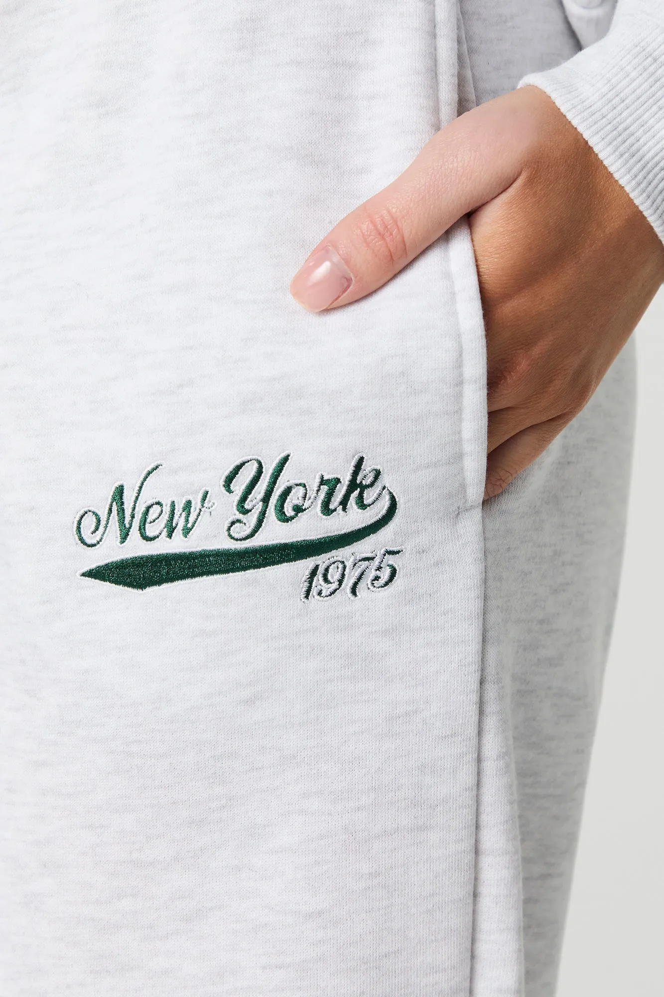 Jogger en molleton avec motif brodé City
