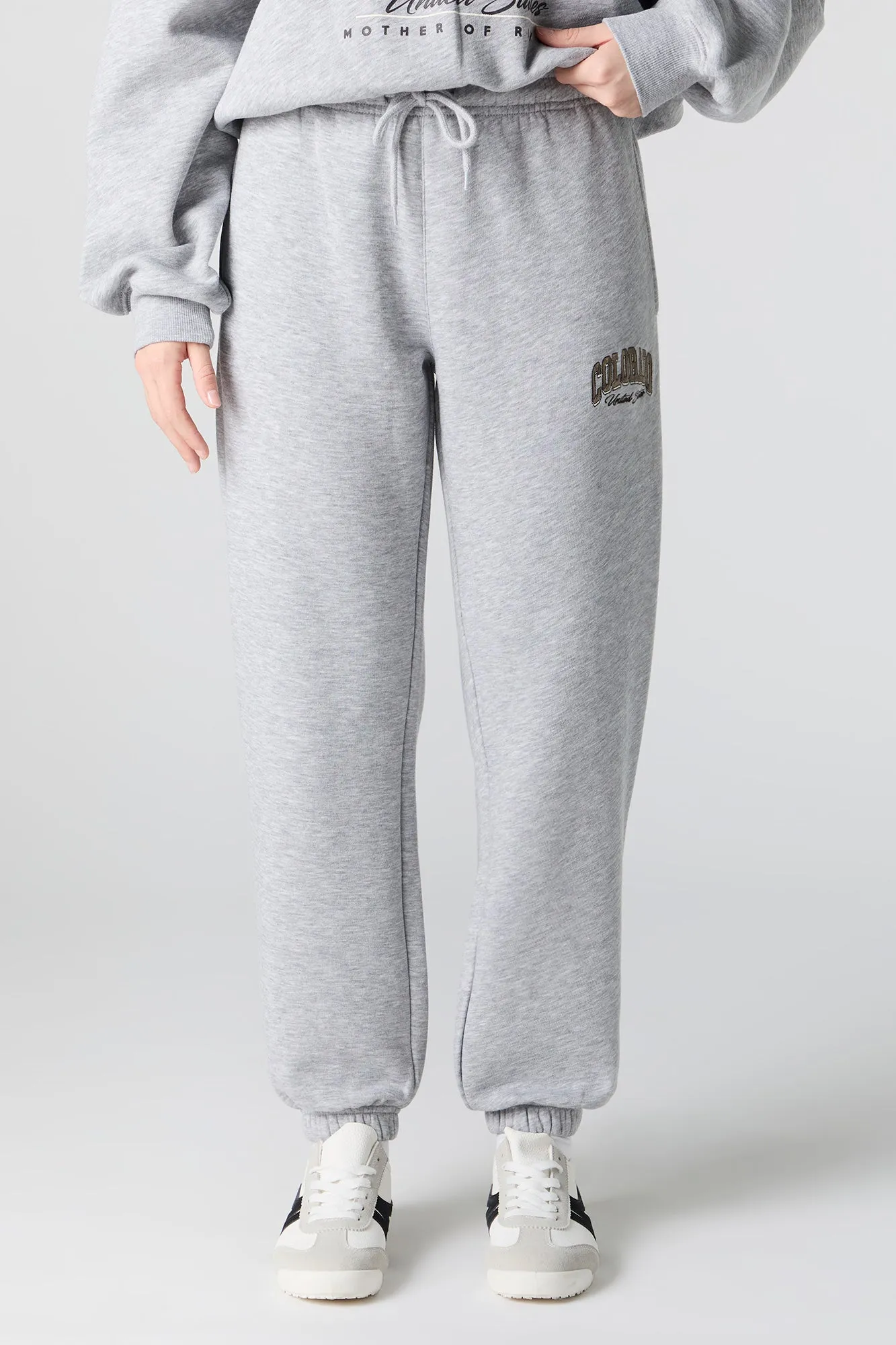 Jogger en molleton avec motif brodé