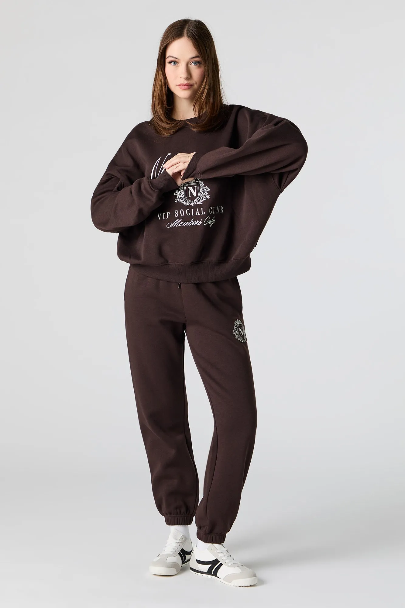 Jogger en molleton avec motif brodé
