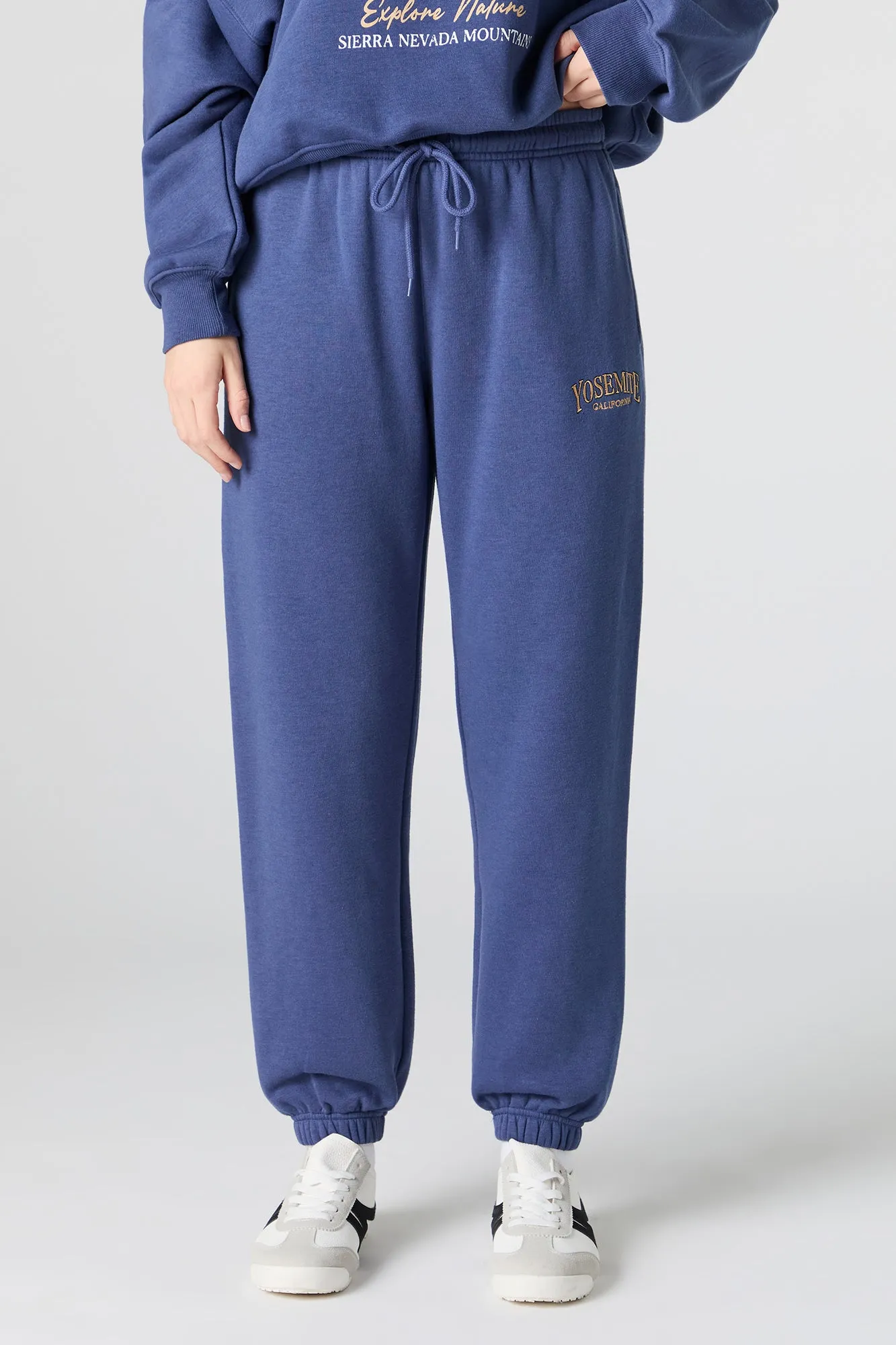 Jogger en molleton avec motif brodé