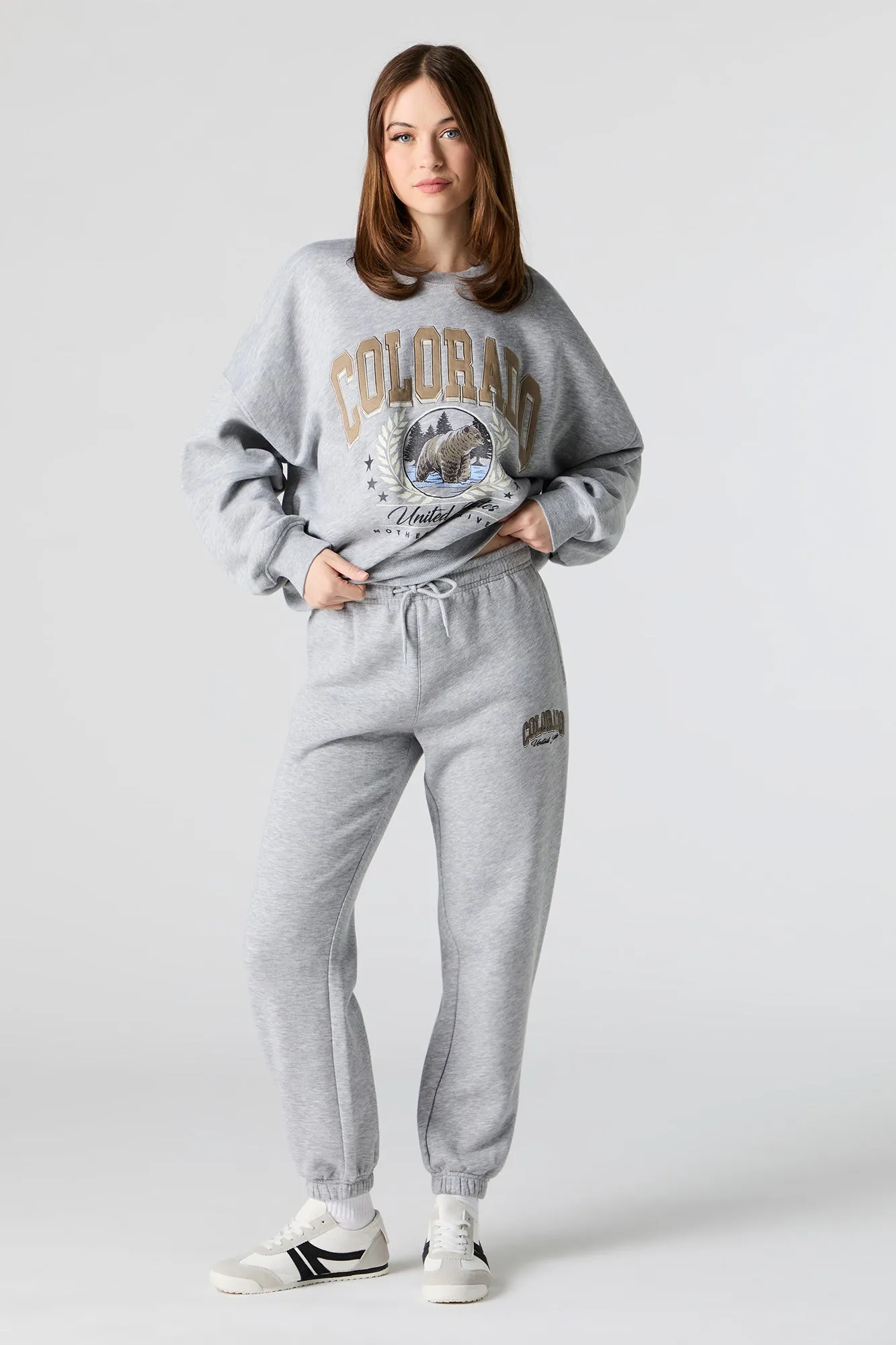 Jogger en molleton avec motif brodé