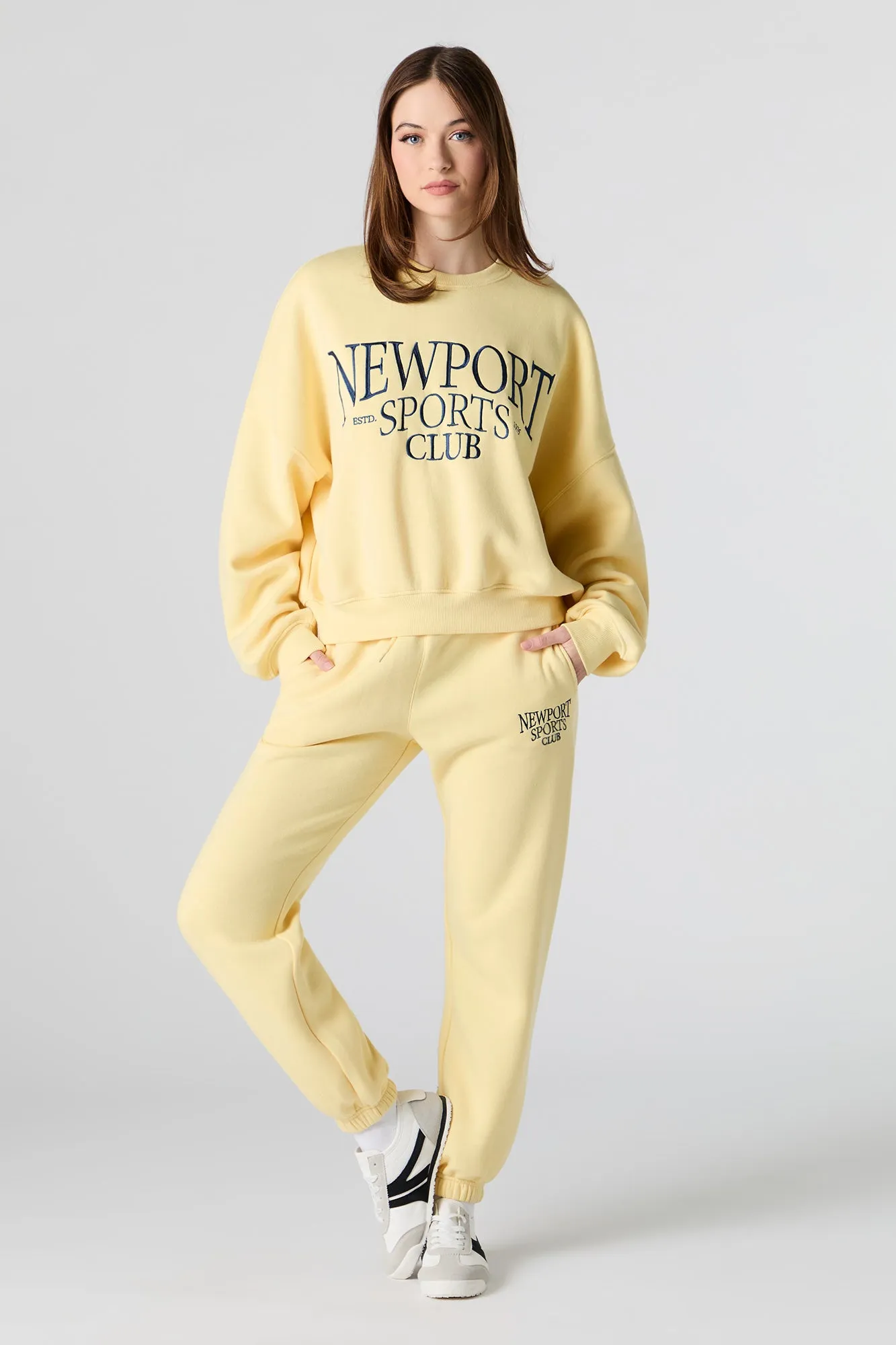 Jogger en molleton avec motif brodé