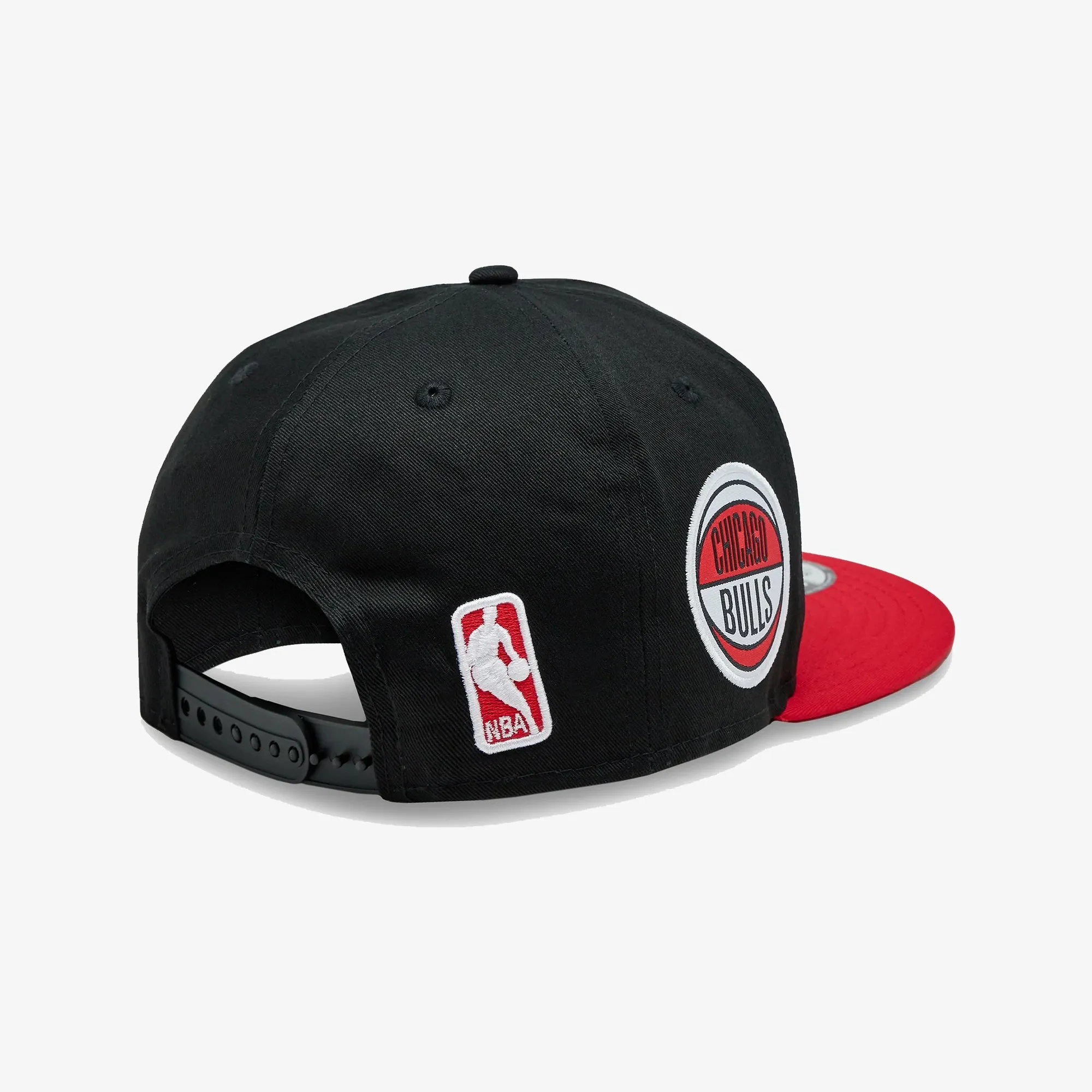 New Era | CHICAGO BULLS TEAM SIDE PATCH BLACK 9FIFTY SNAPBACK CAP  { BLACK